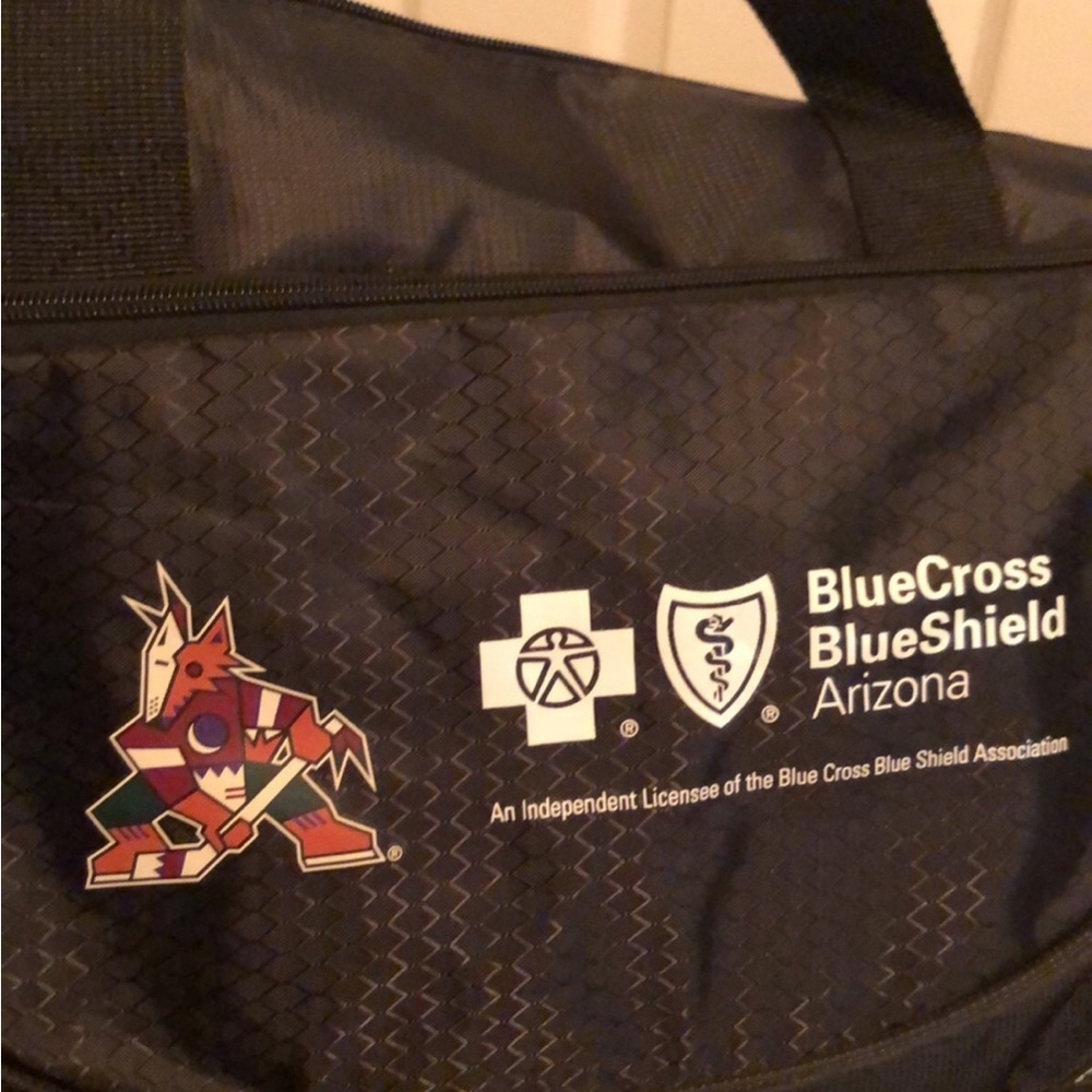 Arizona Coyotes Black Gym Bag - Picture 8 of 12